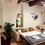 Cartari Room 11